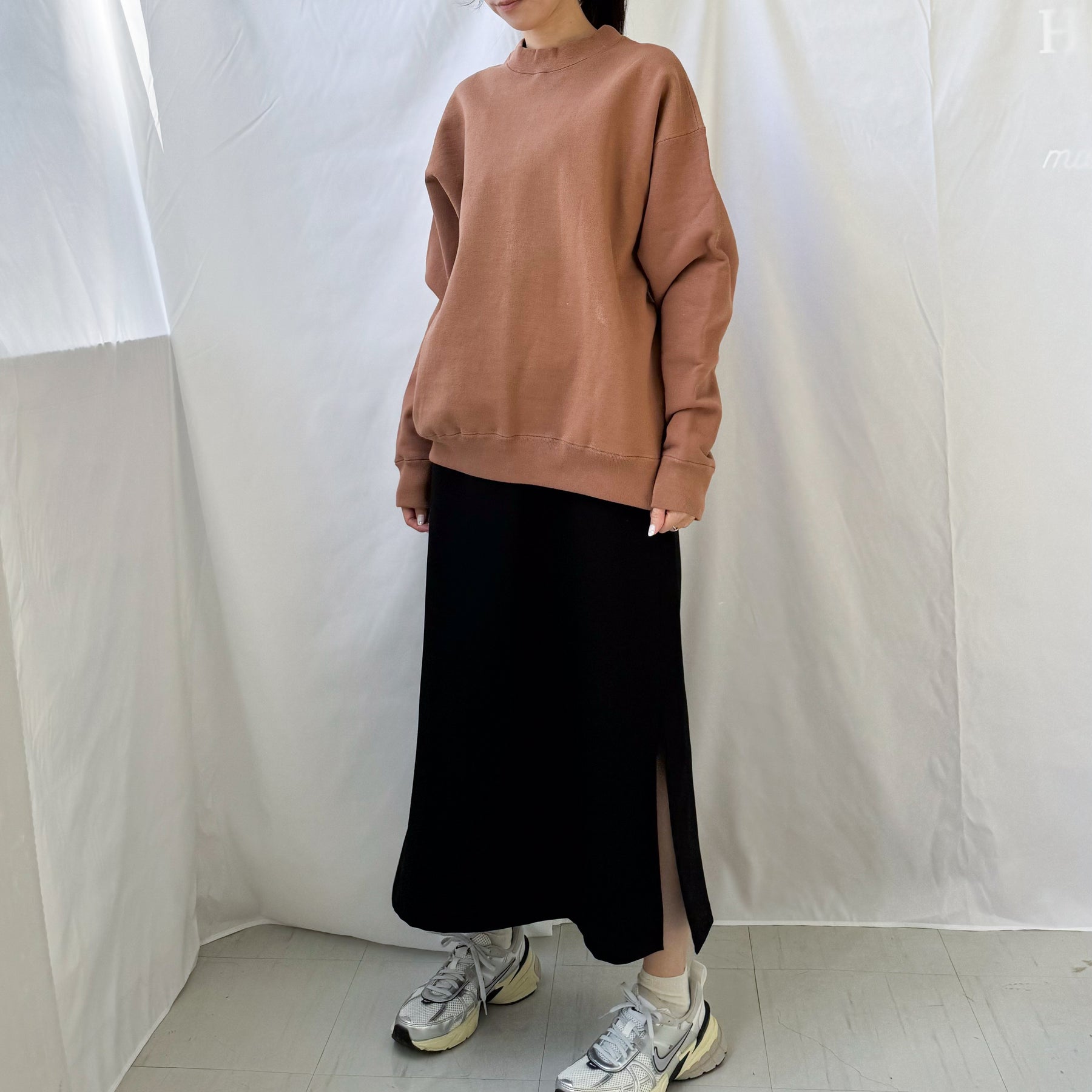 MODEL002/バルーンモックネック / EASTFAREAST