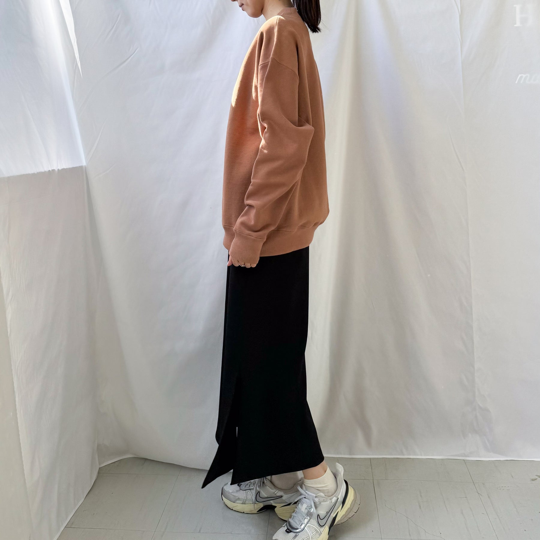 MODEL002/バルーンモックネック / EASTFAREAST