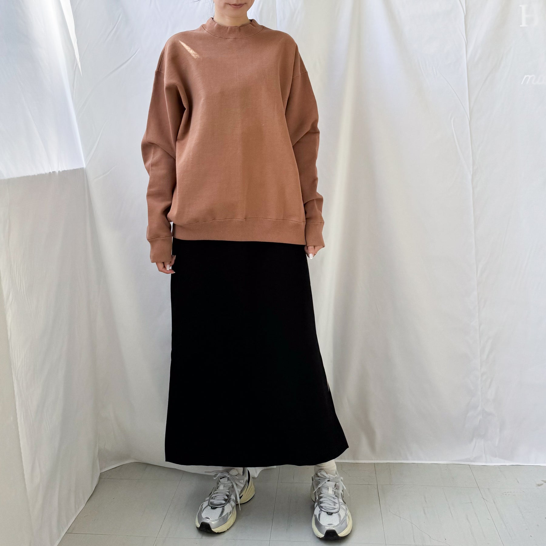 MODEL002/バルーンモックネック / EASTFAREAST