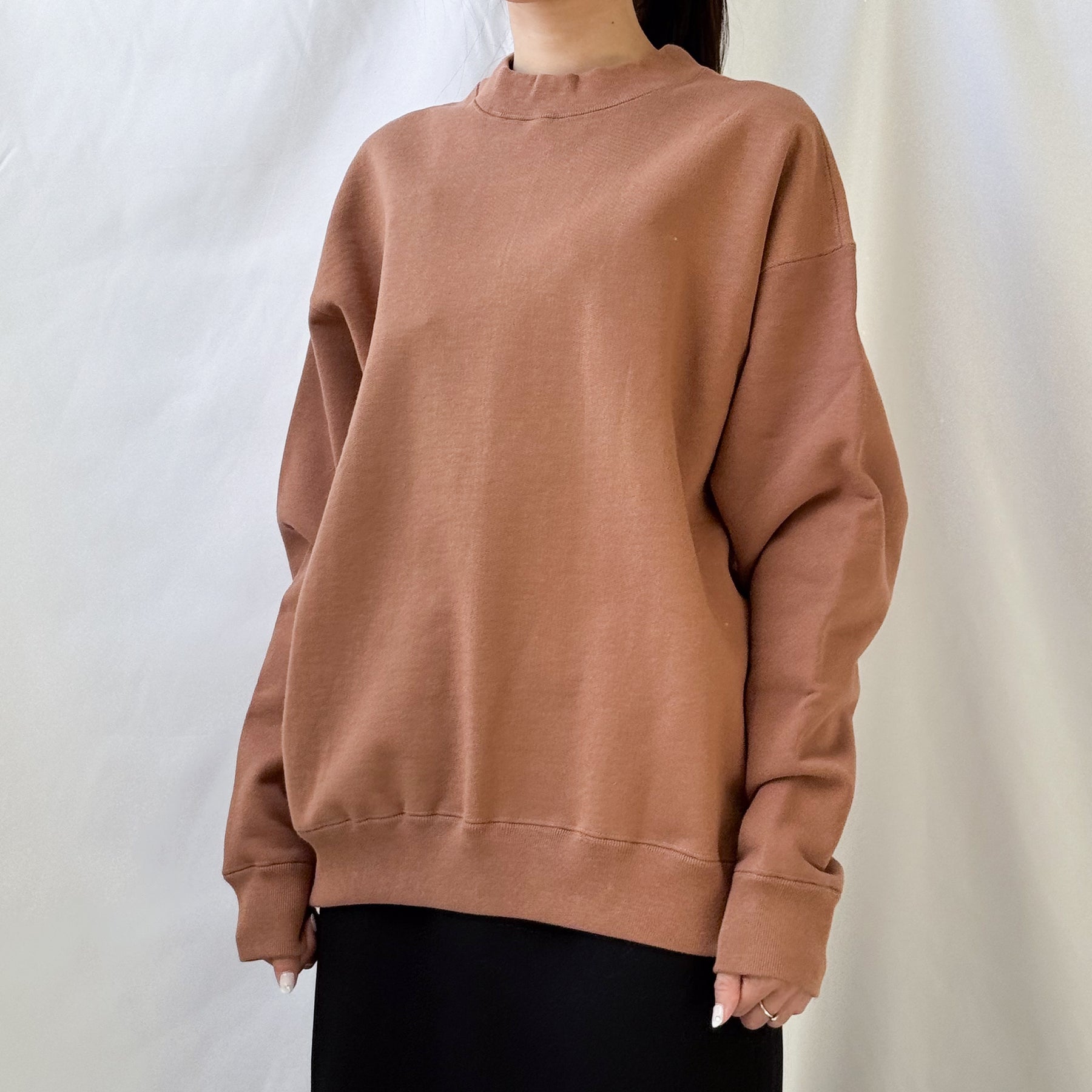 MODEL002/バルーンモックネック / EASTFAREAST